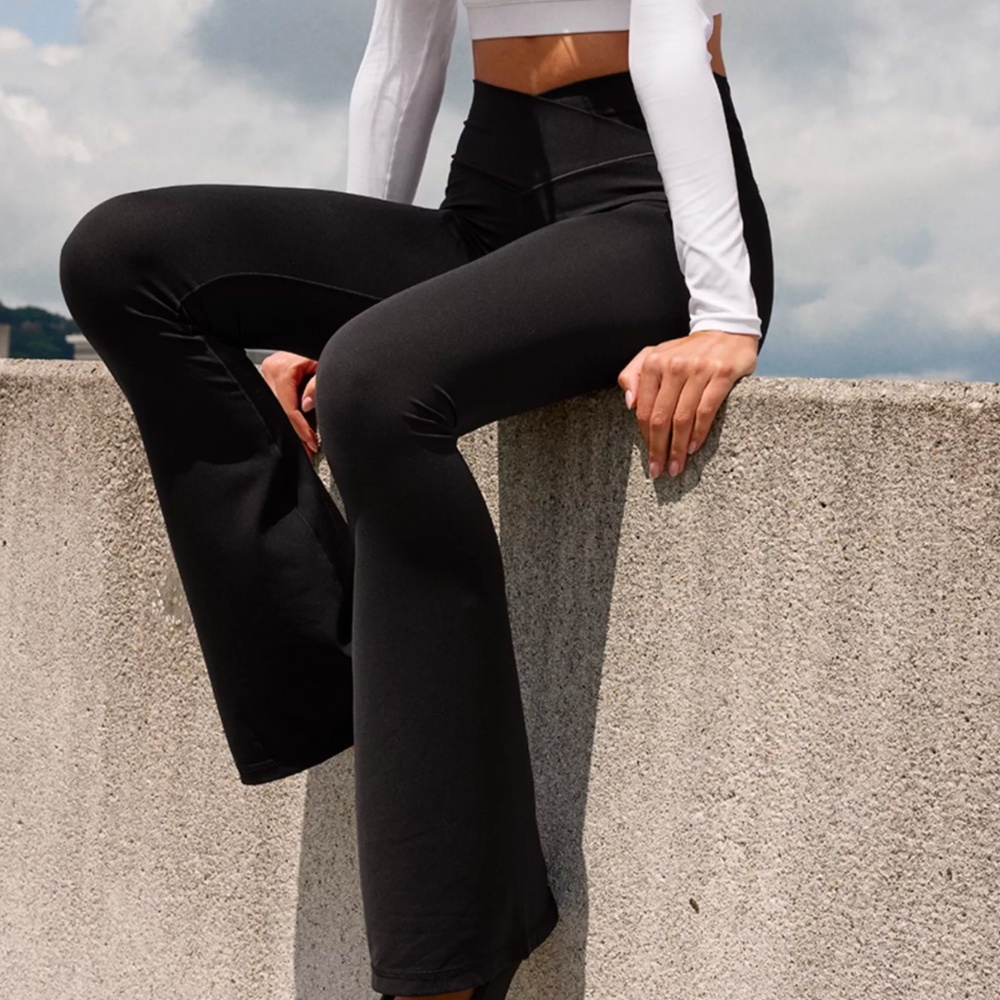 OFFLINE By Aerie Real Me High Waisted Crossover Flare Legging, M LONG